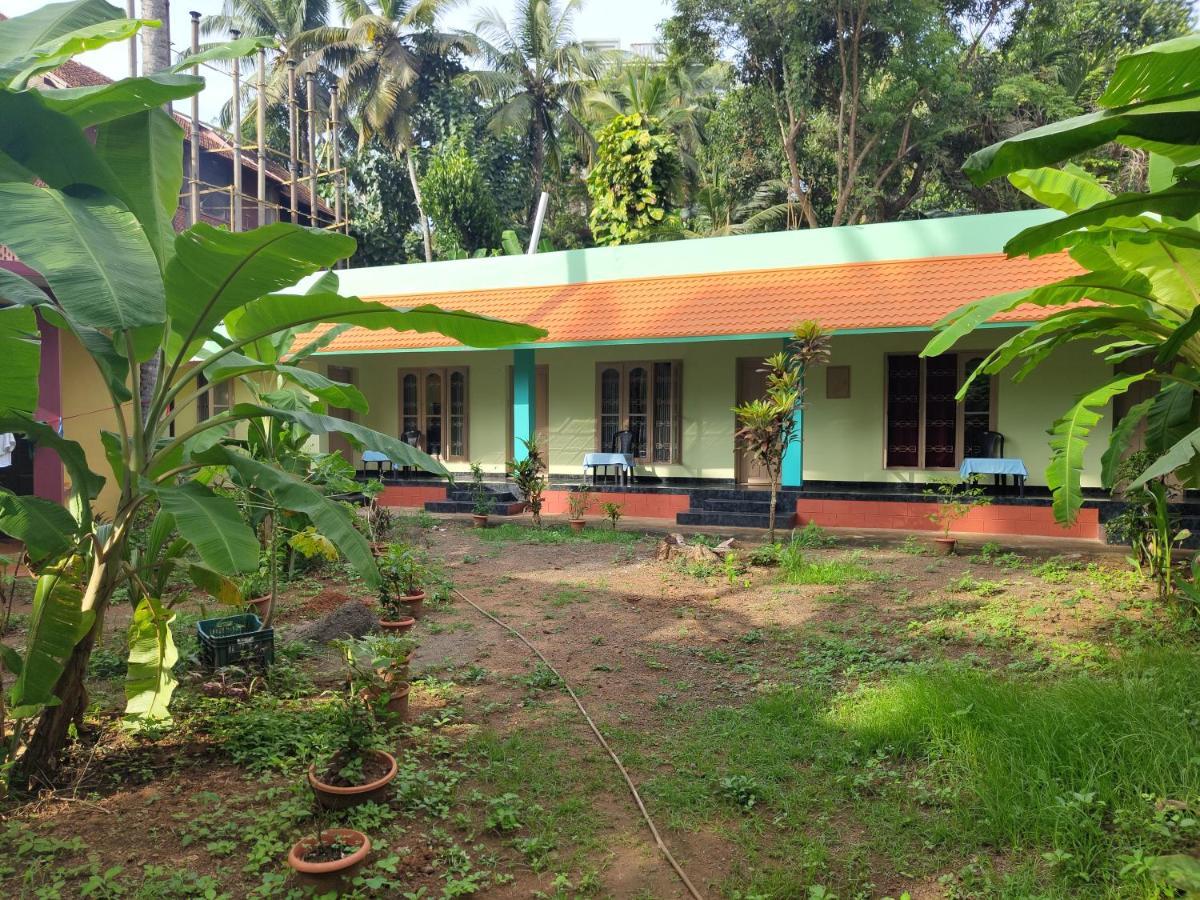 Hotel Greenland Thiruvananthapuram Bagian luar foto